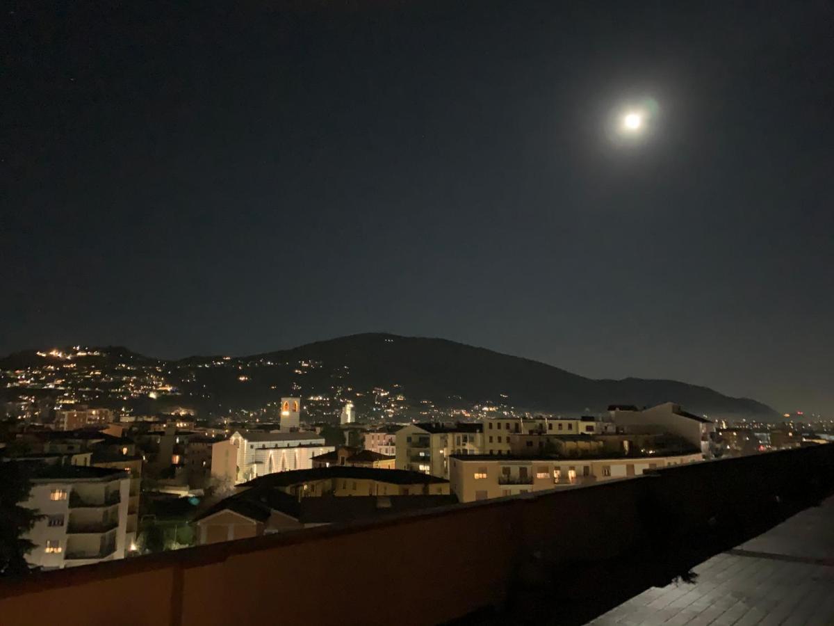 Attico Mansardato Affacciato Sul Cuore Di 布雷西亚 外观 照片