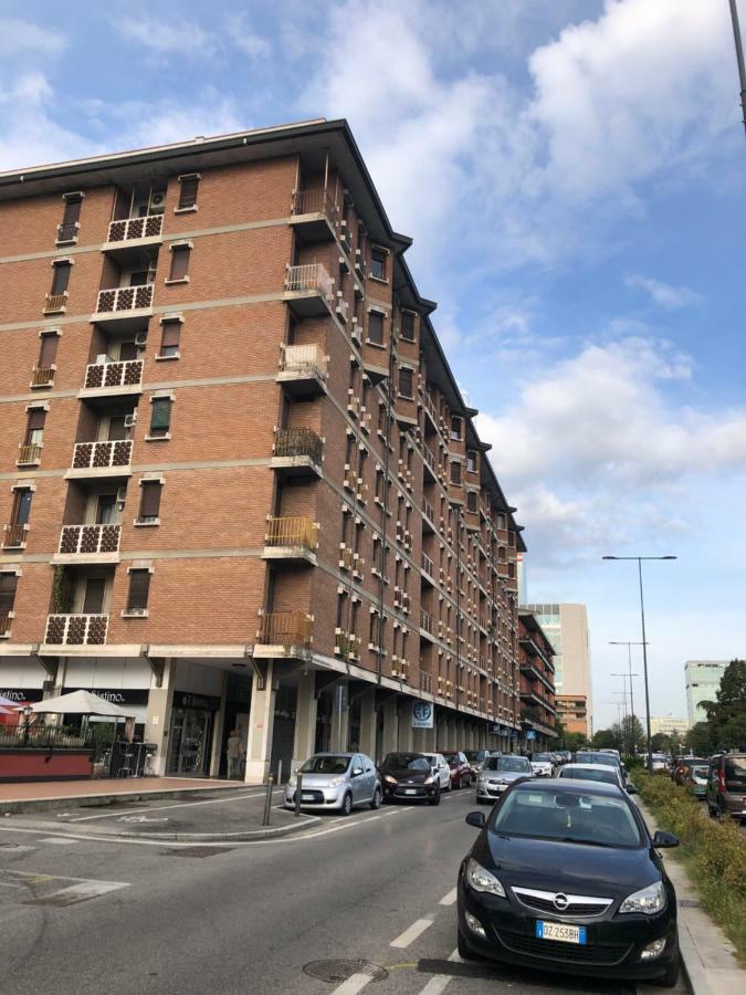 Attico Mansardato Affacciato Sul Cuore Di 布雷西亚 外观 照片